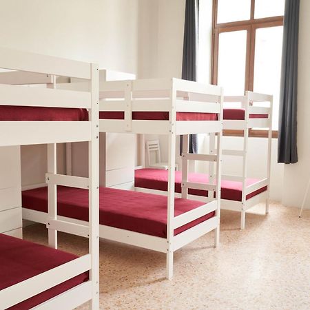 Hub Portanova Hostel Trani Kültér fotó