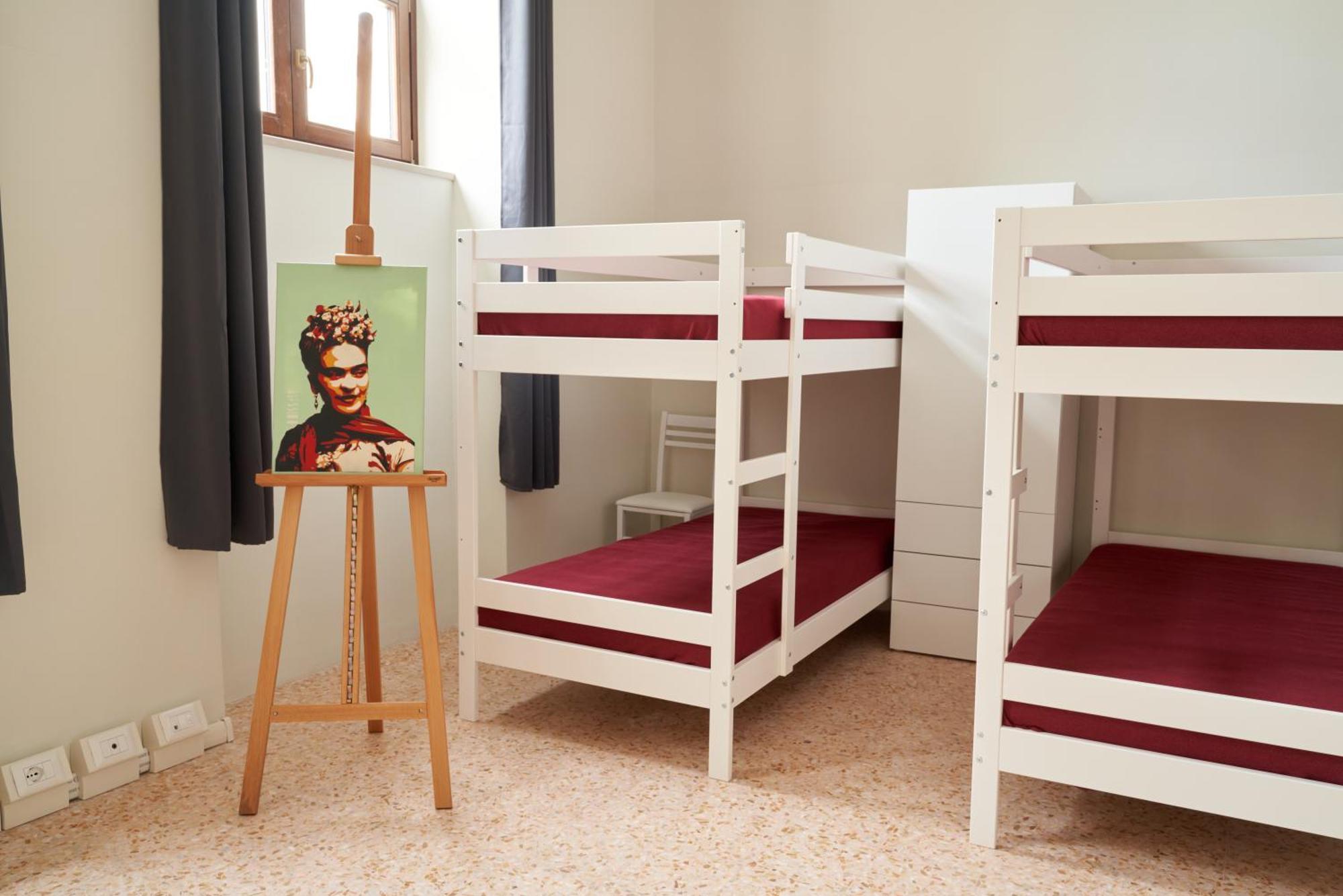Hub Portanova Hostel Trani Kültér fotó
