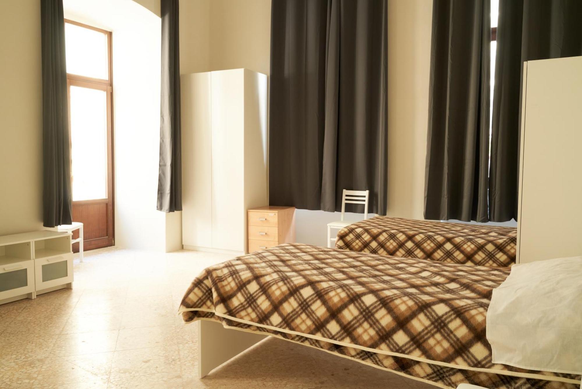 Hub Portanova Hostel Trani Kültér fotó