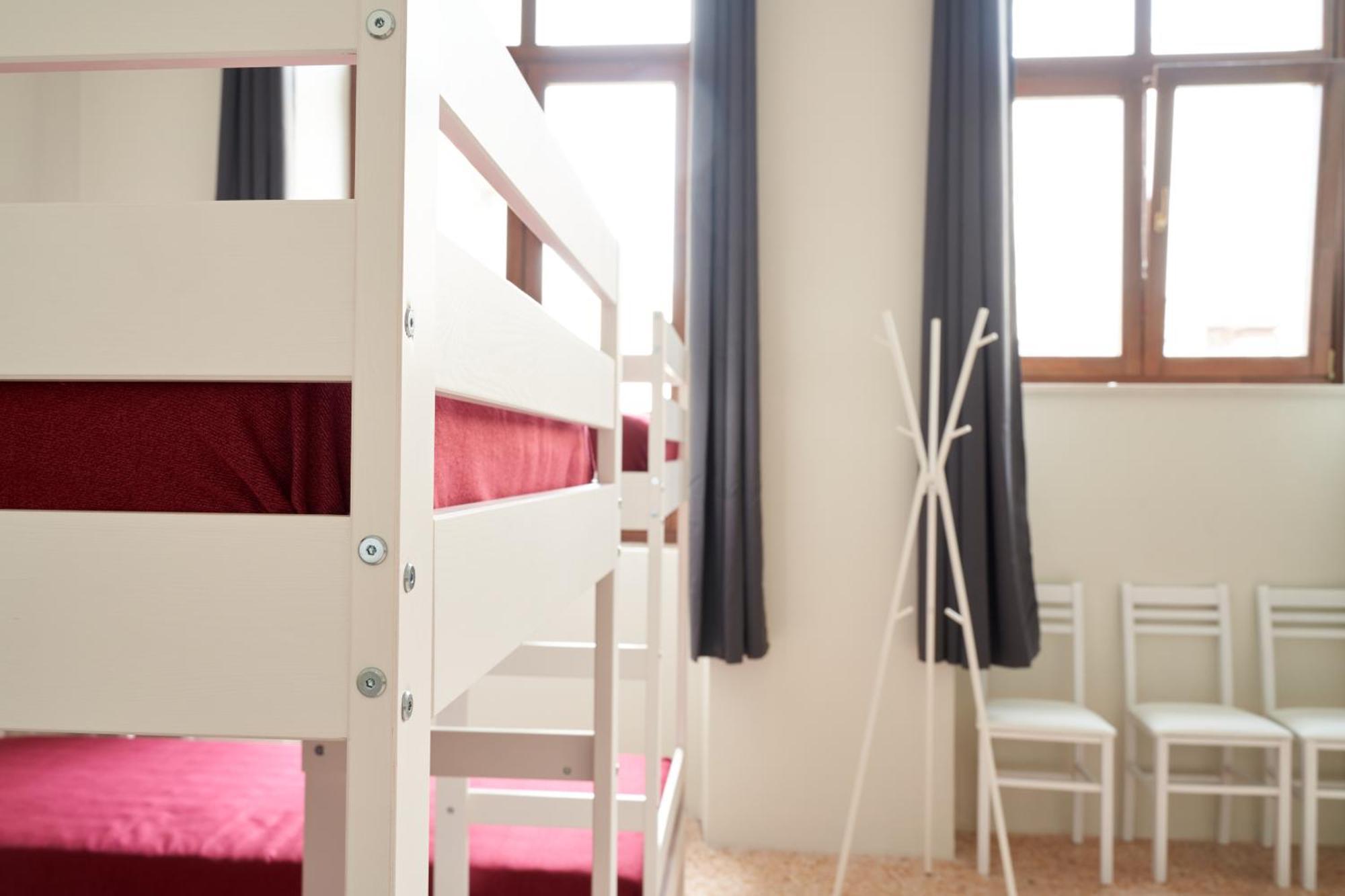 Hub Portanova Hostel Trani Kültér fotó