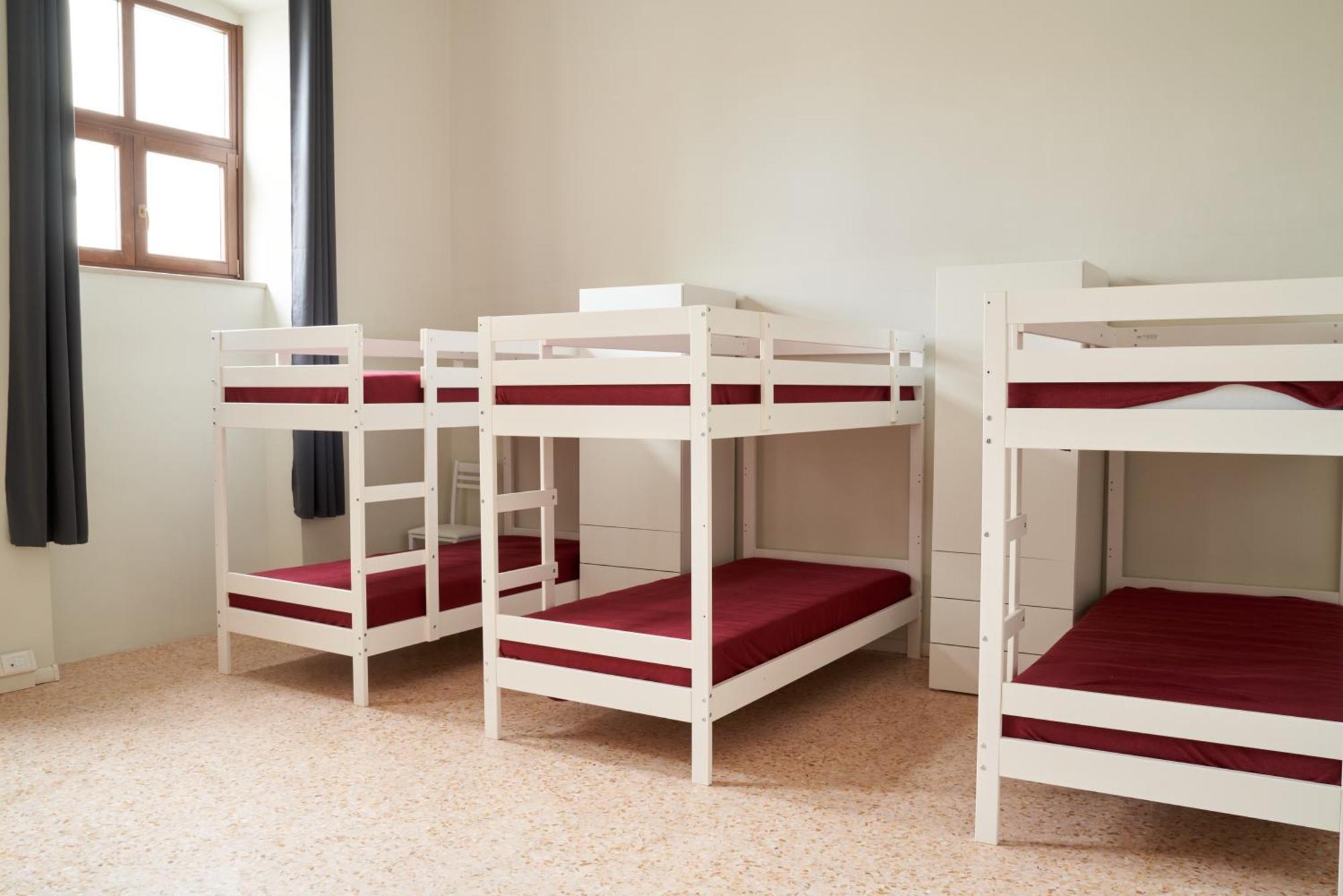 Hub Portanova Hostel Trani Kültér fotó