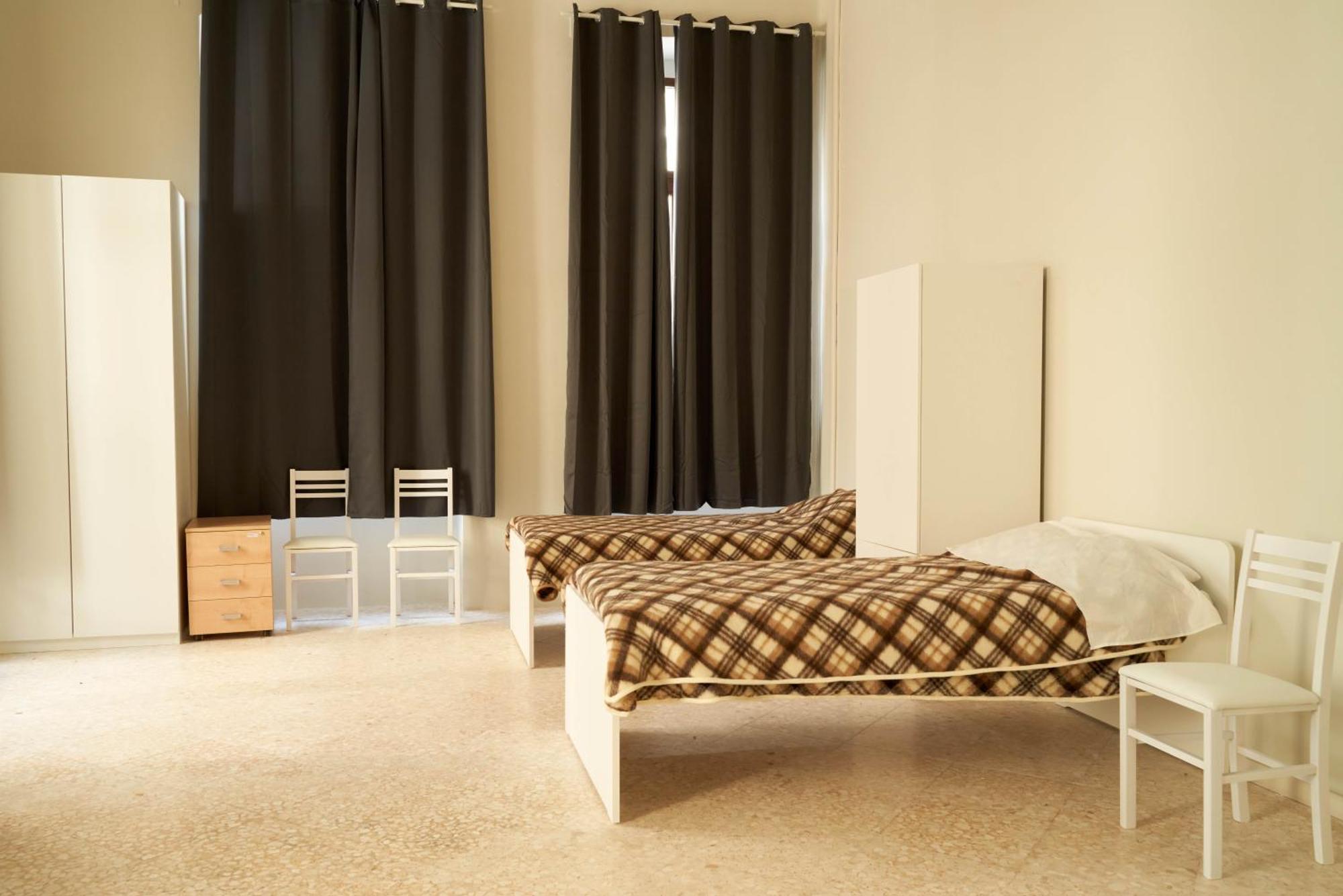 Hub Portanova Hostel Trani Kültér fotó