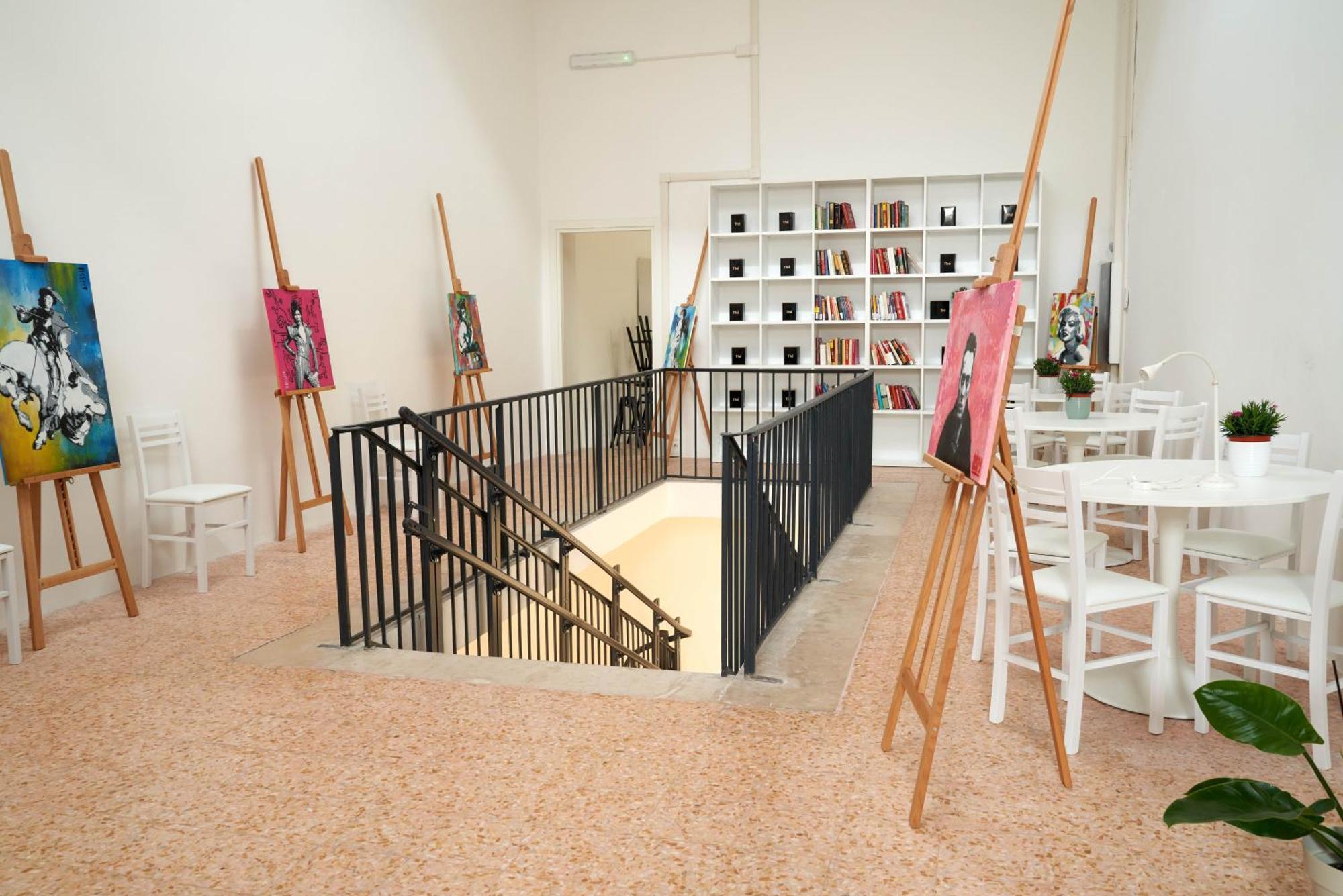 Hub Portanova Hostel Trani Kültér fotó