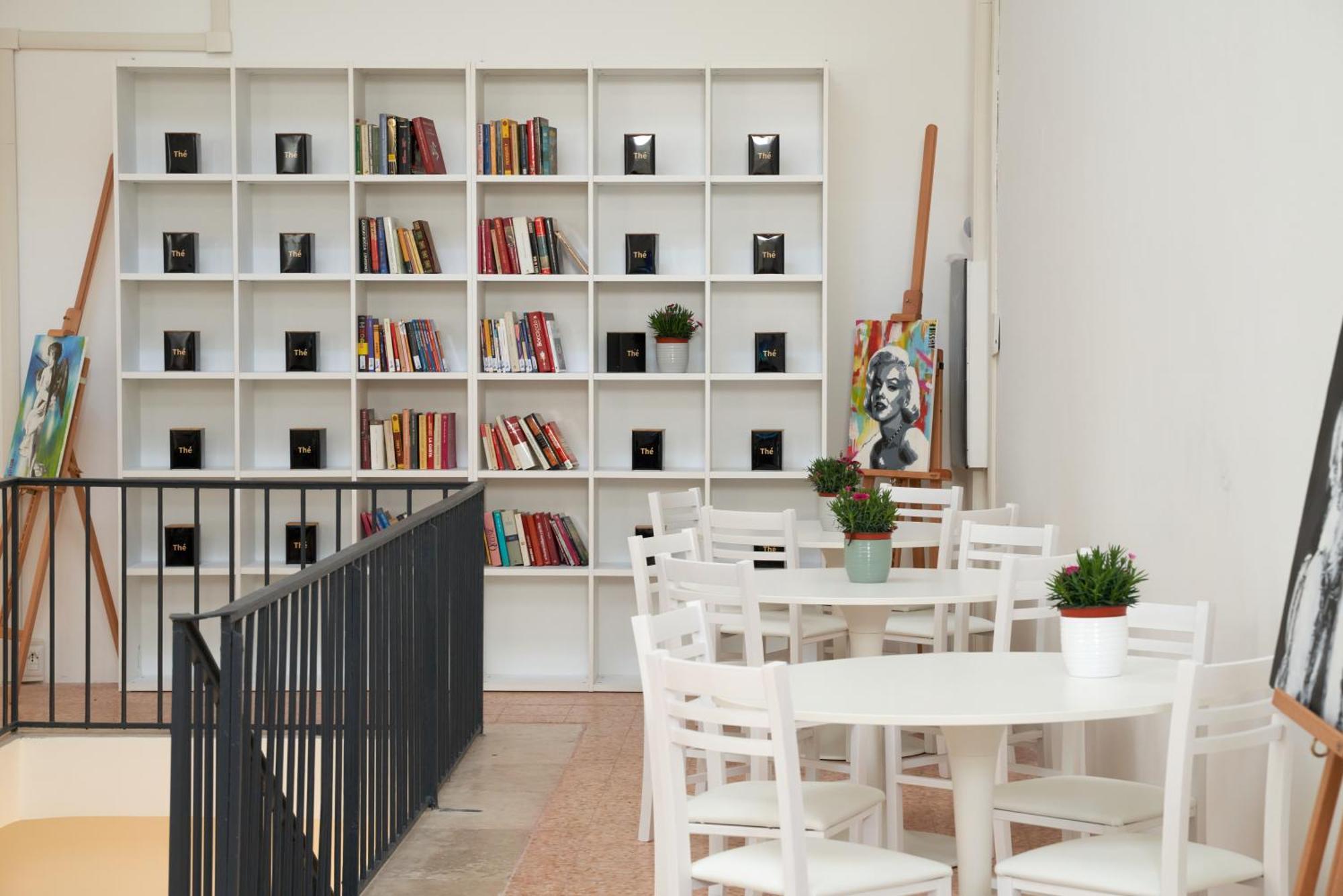Hub Portanova Hostel Trani Kültér fotó