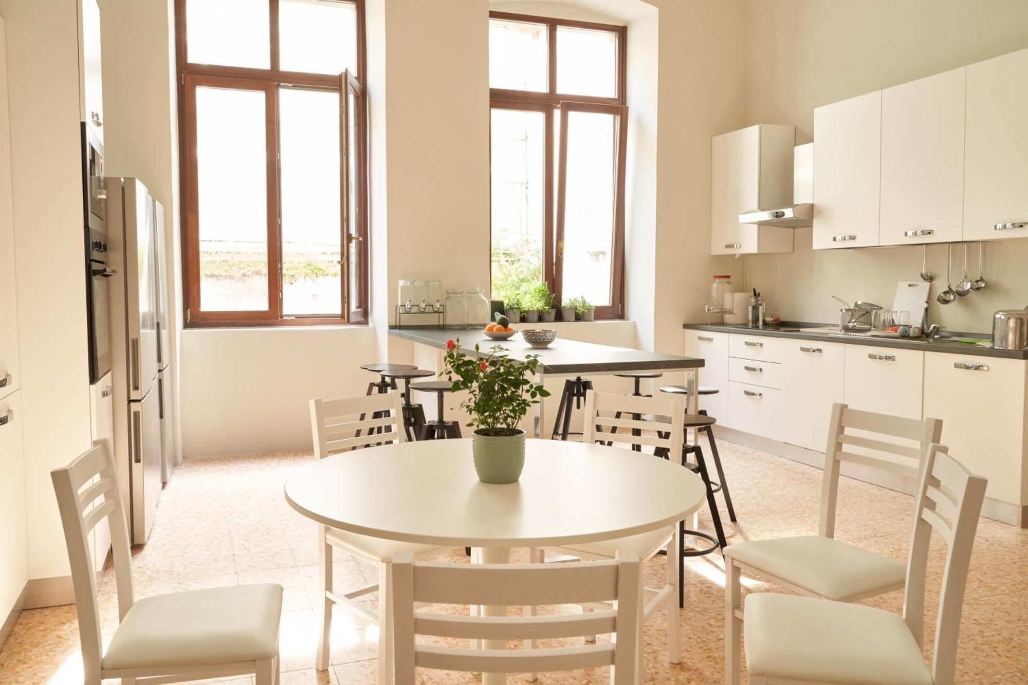 Hub Portanova Hostel Trani Kültér fotó